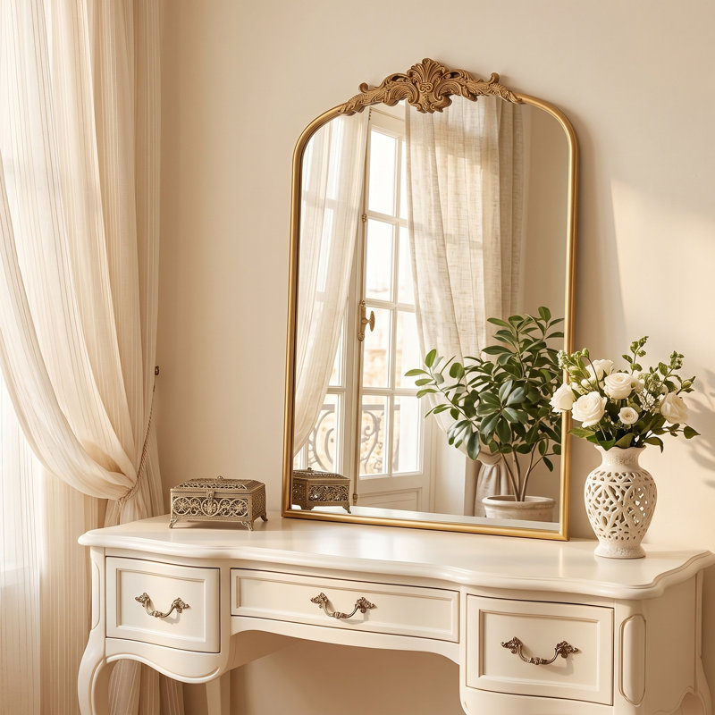 Miroir mural au design unique, H 36 po x l 24 po, Or antique