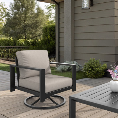 Chaise berçante pivotante pour patio avec coussins Sunbrella® Oltjana