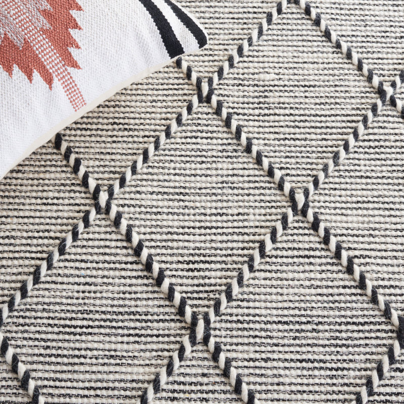 Tapis géométrique fait à la main Dessiree en ivoire / noir, Rectangle de 5 pi x 8 pi