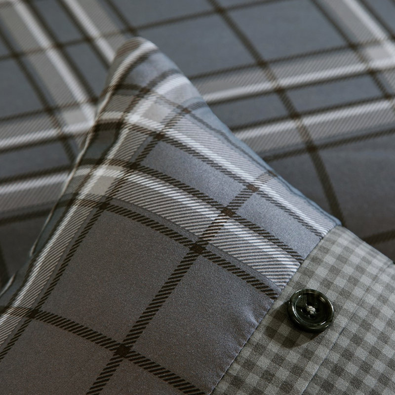 Édredon simple / simple TG en tissu écossais classique avec coussins décoratifs gris et blancs