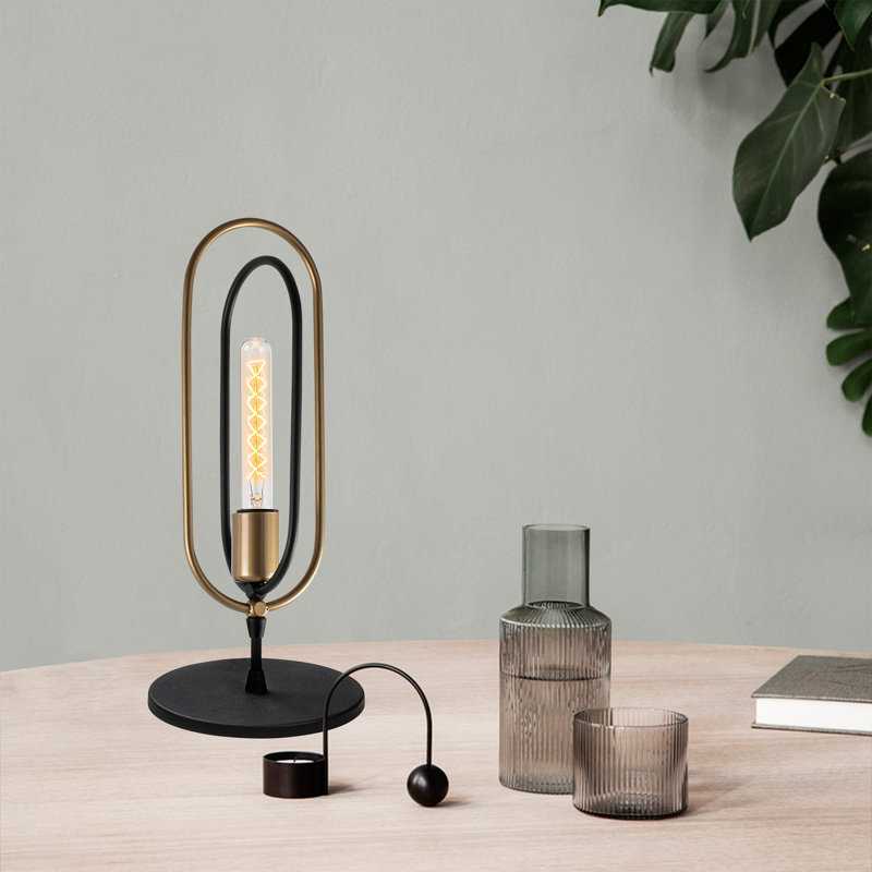 Lampe de table moderne en métal, noir et or, 5,9 x 5,9 x 14,9 pouces | Douille E27 (40 W maximum) | Conception élégante avec câble de 78,7 pouces | Parfait pour le salon, la chambre à coucher et le bureau | Homologué IP20 pour une utilisation à l'intérieur