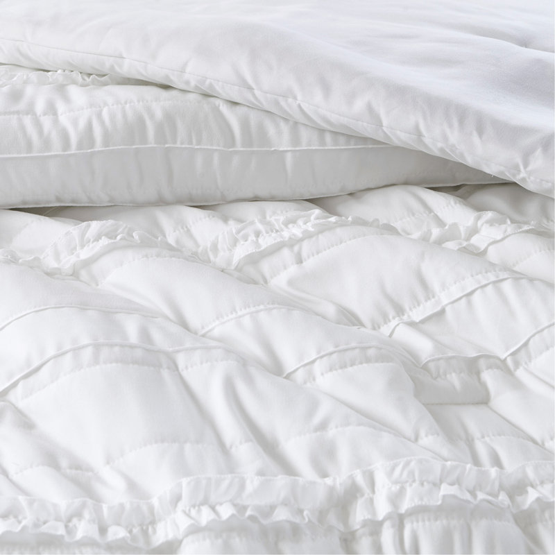 Ensemble d'édredon en microfibre à volants, grand lit, avec un matelassage élégant et un coussin brodé pour une belle mise à jour de chambre à coucher