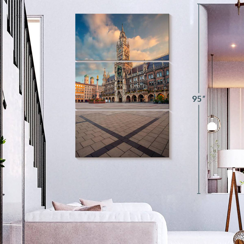 Masam Mary's Square Munich, H 74 po x l 48 po