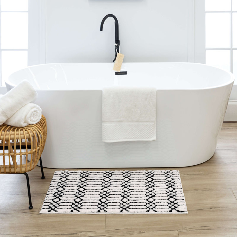 Linkage Casual Geometric Polyester Machine Washable Knitted Bath Mat, White/Black, 20" W x 34" L