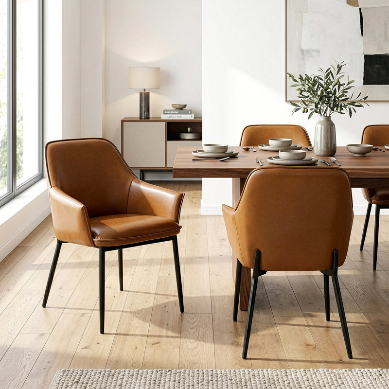 Ensemble de 2 chaises de salle à manger rembourrées en similicuir avec pieds en fer noir Berenice, Marron clair