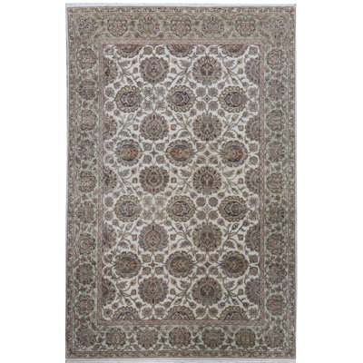Tapis ivoire et vert clair noué à la main de haute qualité