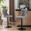 Ensemble de 2 tabourets de bar pivotants en velours avec hauteur de siège réglable, dossiers capitonnés et grande base stable pour bistro et îlot de cuisine-1496875561