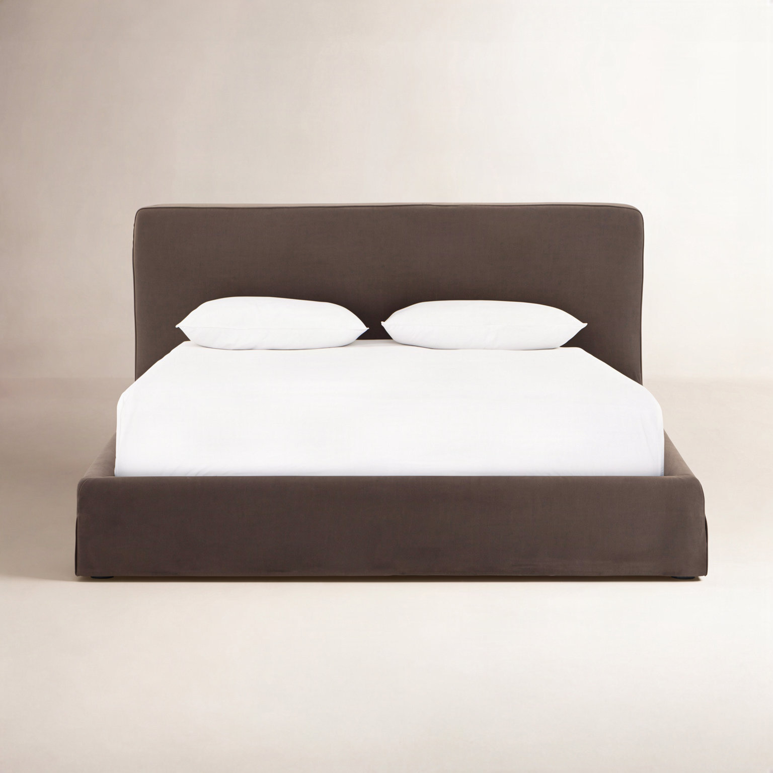 Vittorio Upholstered Bed, Queen, Savoy Coffee