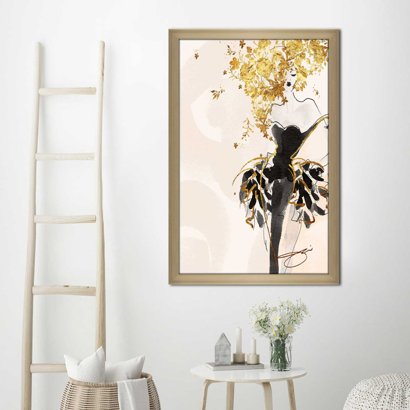 Gold Flower Girl 2 (Vertical) par By Jodi - impression, Encadrement champagne, H 49,5 po x l 33,5 po x P 1 po