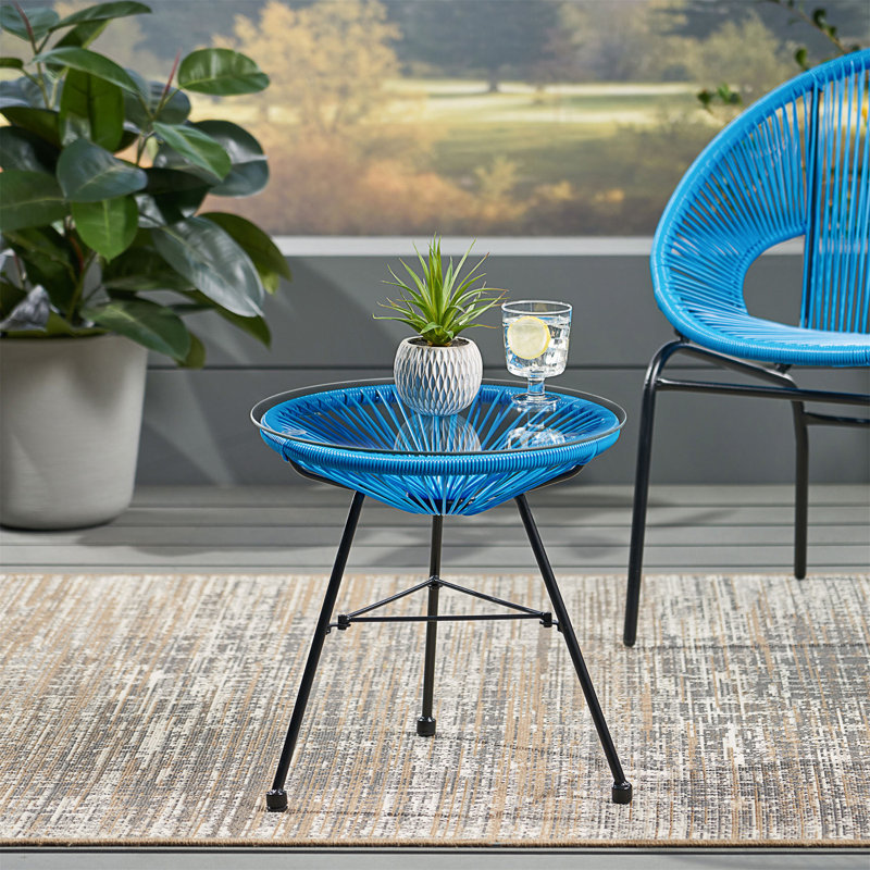 Table d'appoint en rotin Nusa avec plateau en verre trempé, parfaite pour une utilisation extérieure et un décor moderne
