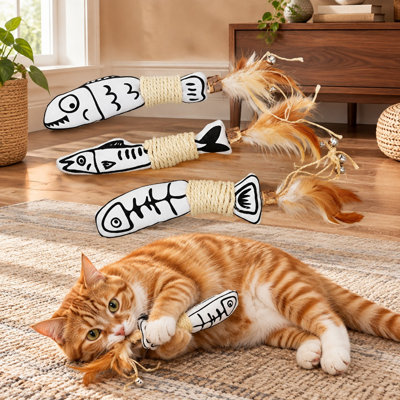 Ce paquet de 3 combine des jouets en plumes d'herbe à chat avec de la corde et des cloches en silvervine.