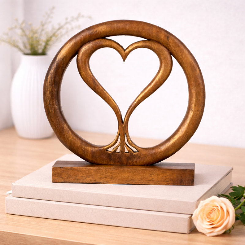 Sculpture en bois fabriquée à la main en forme de cœur