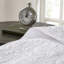 Couvre-lit réversible simple - blanc, intérieur en coton confortable, design attrayant, s'adapte bien aux matelas, confort prélavé facile à nettoyer, motif ajoutant du style, facilement lavable