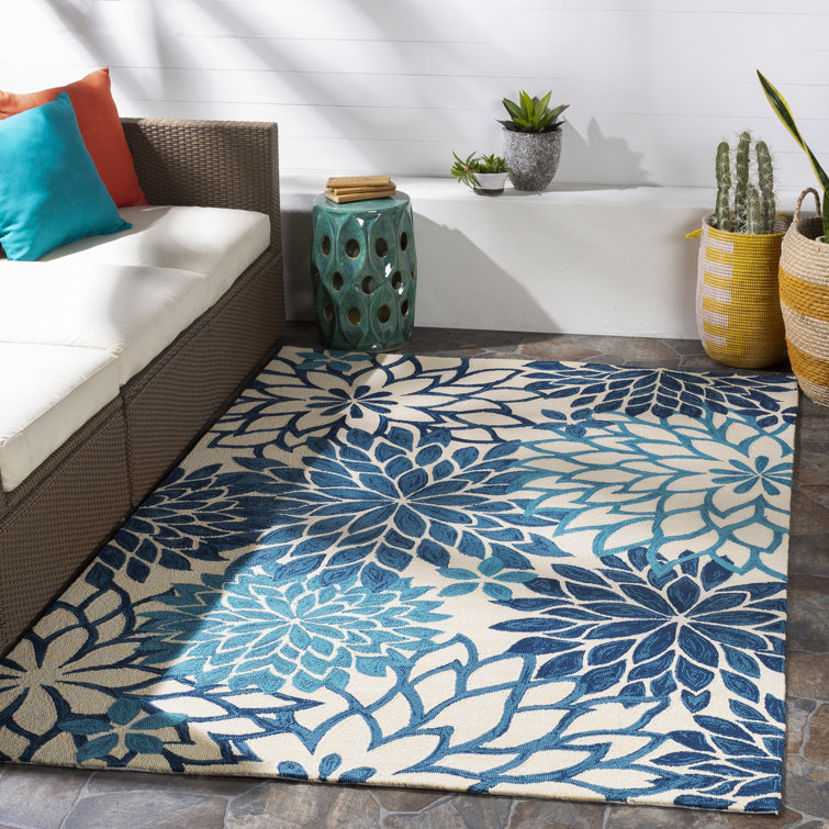 Sergius Floral Indoor / Outdoor Rug