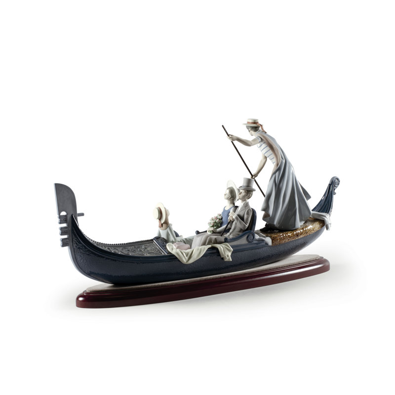 Figurine dans la gondole