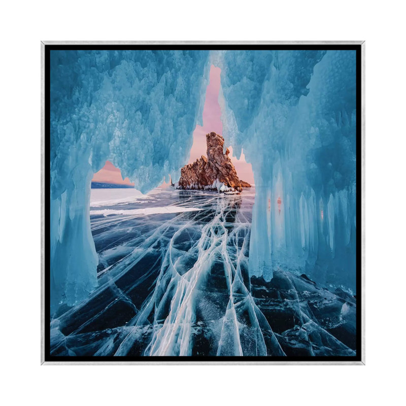 « Frozen Lake Baikal I » par Hobopeeba-reproduction de photo, H 26 po x l 26 po x P 1,5 po, Toile avec cadre argenté