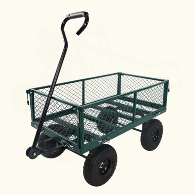 Les chariots de chariot de jardin facilitent le transport du bois de chauffage