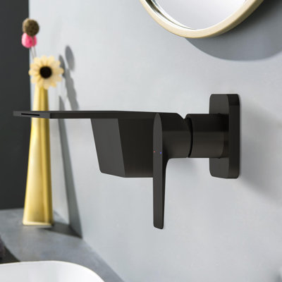 Single-handle Bathroom Faucet with Drain Assembly