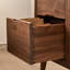 commode de rangement rétro en noyer-477750789