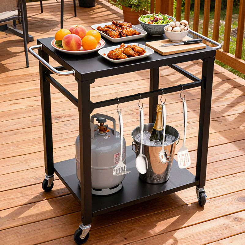 Chariot de barbecue roulant noir avec 2 roues verrouillables et crochets porte-ustensiles, idéal pour les repas en plein air. Étagères spacieuses pour une organisation optimale de la cuisson, support pour four à pizza, grand espace de rangement pour les accessoires de barbecue.