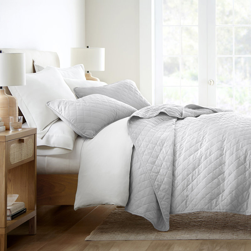 Ensemble de courtepointe Becky Cameron, Gris clair, Courtepointe pour grand lit + 2 taies décoratives