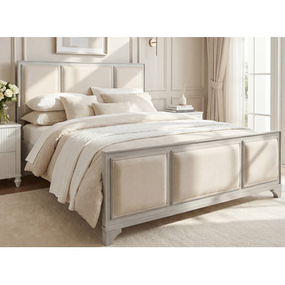Structure de lit grand lit en bois avec tête de lit tapissier, tissu blanc et beige, plateforme en bois massif, style campagne moderne