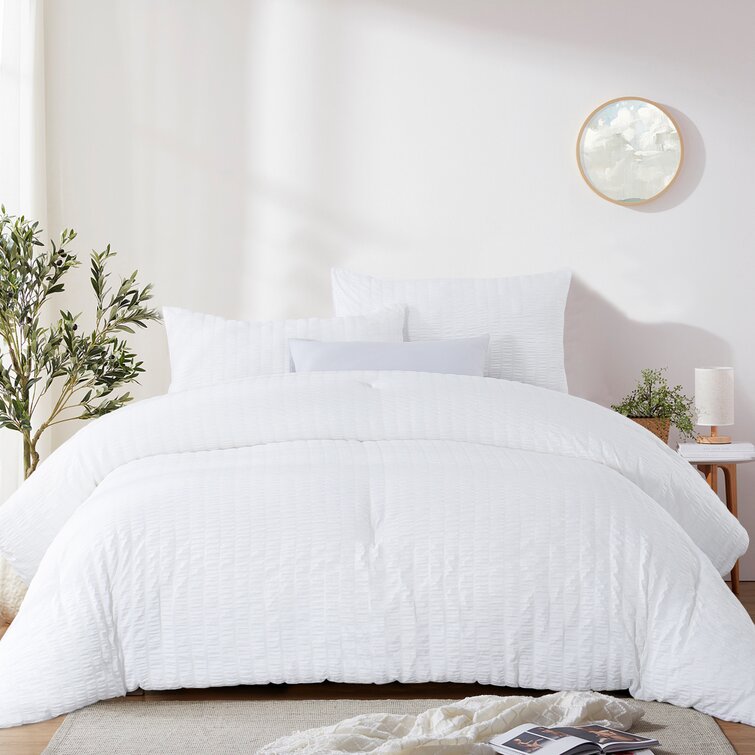 Suniya White Microfiber Reversible Comforter Set Jacquard & Tufted Red Barrel Studio Color: White, Size: Queen Comforter