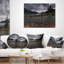Coussin à imprimé paysage foncé Dark Lake Over Crystal Clear Lake