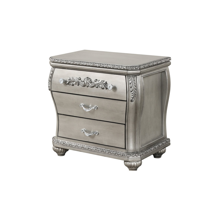 Table de chevet 3 en argent captivant - convient à un intérieur de chambre à coucher fabriqué avec du bois de qualité