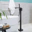 Robinet de baignoire autoportant monocommande à fixation au sol avec douche à main-88920704