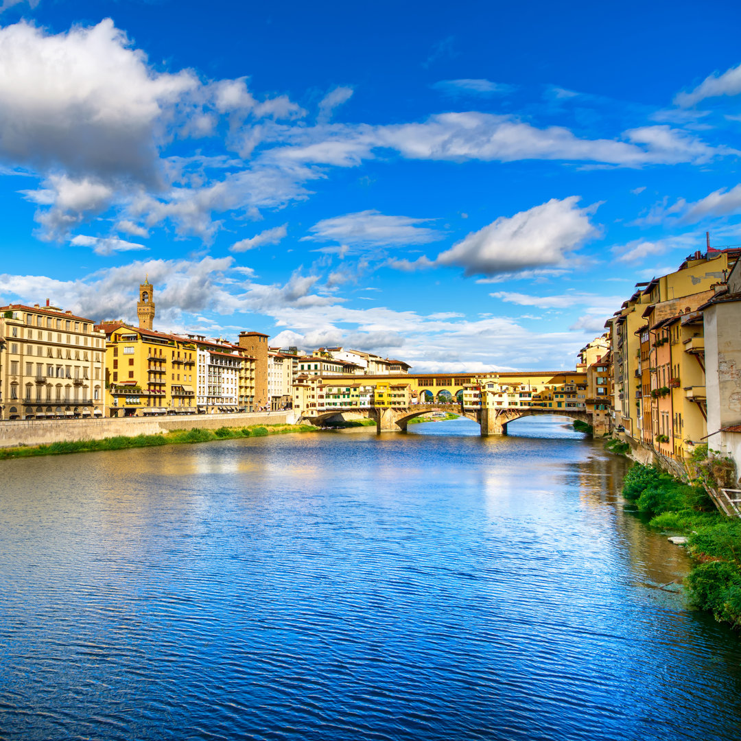 Ponte Vecchio, Fluss Arno in Florenz. Toskana, Italien von StevanZZ - Kunstdrucke auf Leinwand