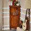 Armoire de coin en bois de cerisier