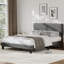 Structure de lit plateforme très grand avec tête de lit tapissier, tissu gris foncé, support en lattes de bois, chambre à coucher, style moderne-532467692