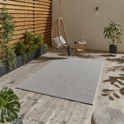 Machine Woven Ivory/Black Rug
