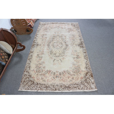 Tapis turc vintage fait à la main dans un style Oushak discret avec motif floral pour décoration en laine de conception anatolienne beige