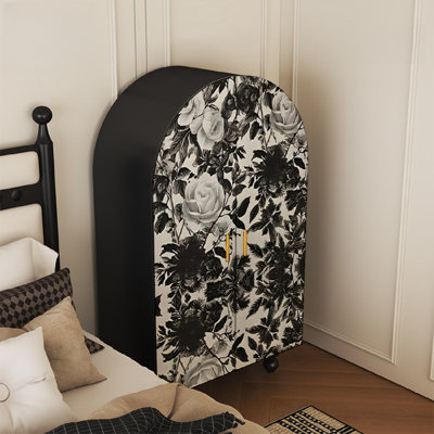 Armoire arquée avec tablettes et portes
