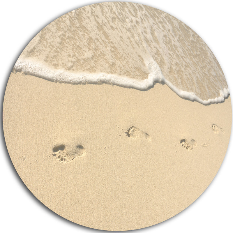 «Footprints in Sand on the Beach», reproduction de photo sur métal, H 36 po x l 36 po