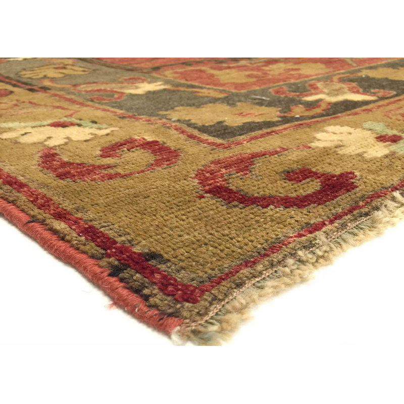 Tapis de couloir unique en laine noué à la main des années 1960 de 5 pi 4 po x 10 pi 11 po en rouge / brun