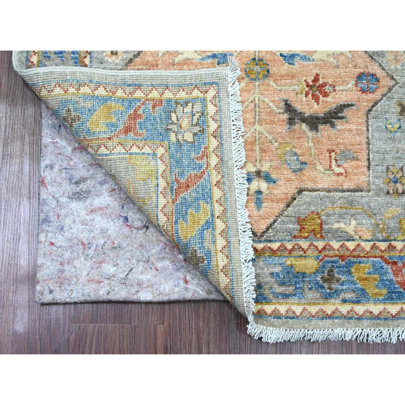 Tapis de couloir oriental oriental 2 pi 7 po x 10 pi 1 po gris nuageux, de style Aryana, avec un motif akstafa afghan de style Caucase