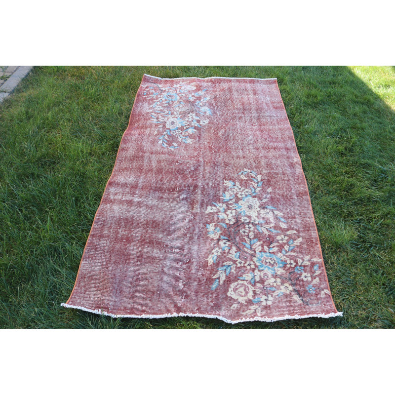 Tapis turc vintage tissé à la main dans un style rustique idéal pour rehausser le décor du salon