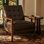 Chaise d'appoint Mid-Century moderne en cuir véritable avec accoudoirs en bois de noyer