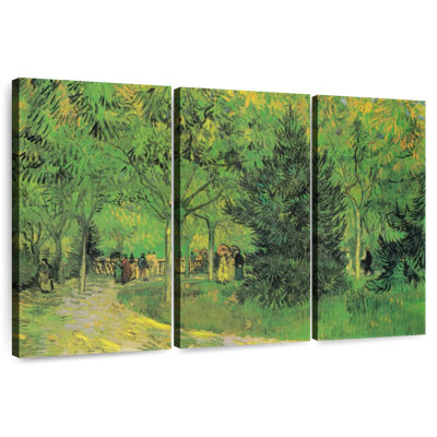 Sentier Sireci dans le parc d'Arles avec promenades