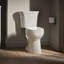 Toilette allongée deux pièces Highline, 1,28 gallon par pouce carré-113615737