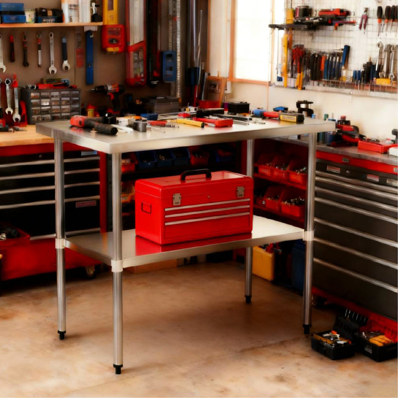 Table de travail commerciale en acier inoxydable 18 po x 36 po avec pieds galvanisés pour la durabilité et l'hygiène dans les services alimentaires