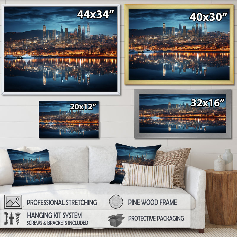 «Barcelona Beautiful Cityscape III» - reproduction, Cadre flottant doré, H 16 po x l 32 po x P 1 po
