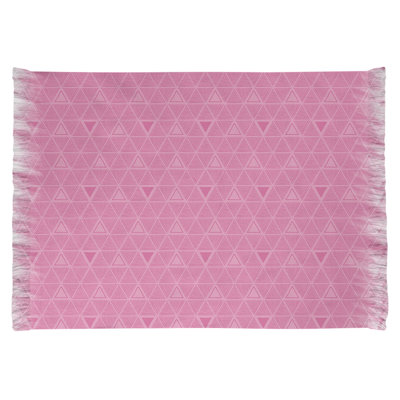 Tapis rose à motif de triangles dessinés à la main