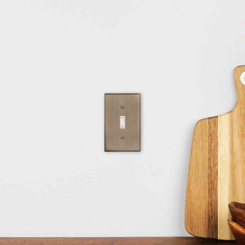New York 1-Gang Toggle Light Switch Wall Plate, Antique Brass