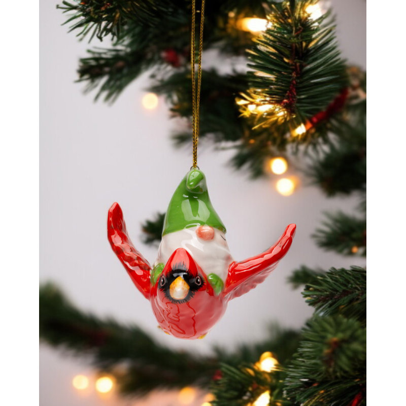Ornement en forme de gnome chevauchant un cardinal