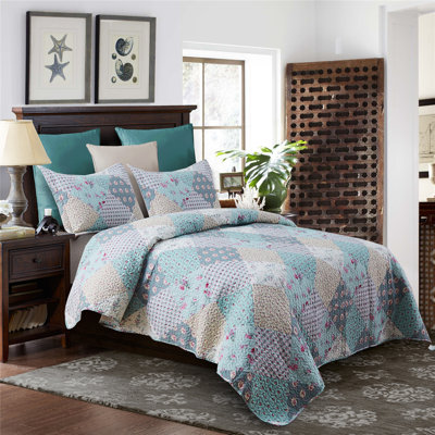 Fawnda Patchwork Quilt