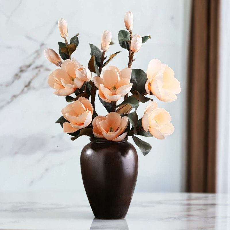Décoration de fleurs simulées